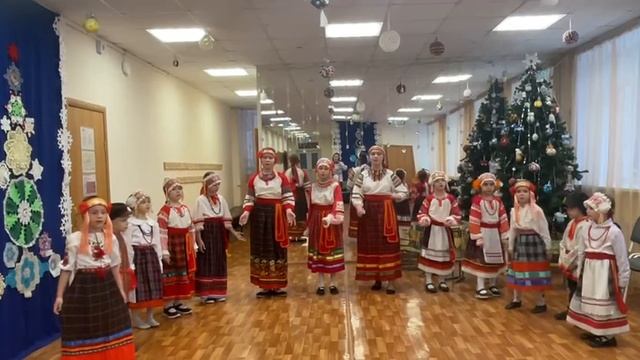 Вокальный ансамбль "Обережки"– плясовая Тульской области "В лесу канарейка"