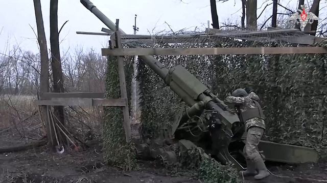 Бесколесный стационарный 152-мм «Гиацинт-Б» с обрезанными станинами, используемый по прямому наз...