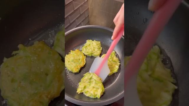 Самые любимые полезные кабачковые оладушки на крупной тёрке!
