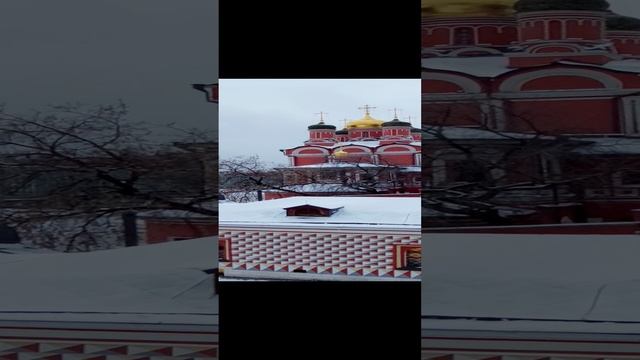 Собор иконы Божией Матери Знамение на Варварке и палаты бояр Романовых