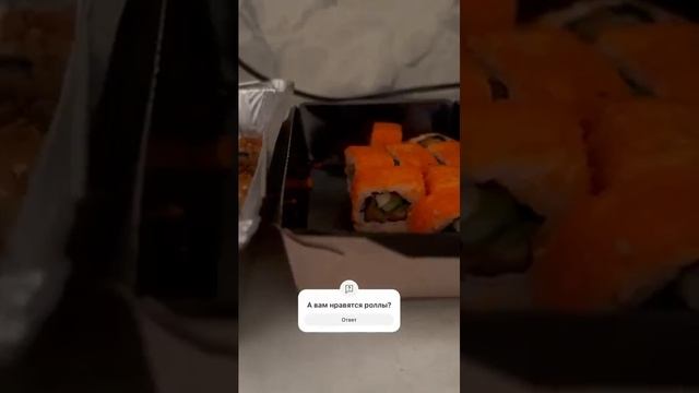 Приобрела спец. палочки, чтоб наслаждаться вкусными роллами 🍣(горячая и классическая калифорния)