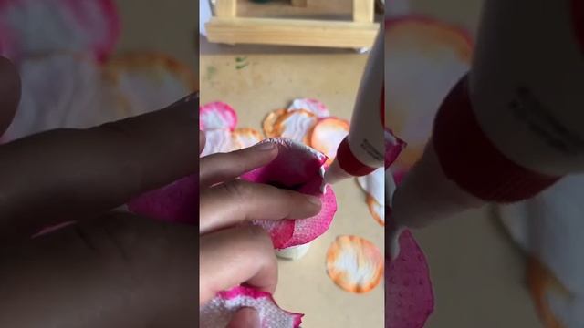 Цветок из салфетки