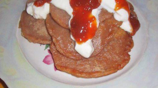 Шоколадные оладьи с яблоками
