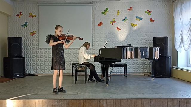 А. Вивальди. Концерт для скрипки с оркестром a - moll (l часть) (исп. уч. 4 кл. Шишлова Полина)