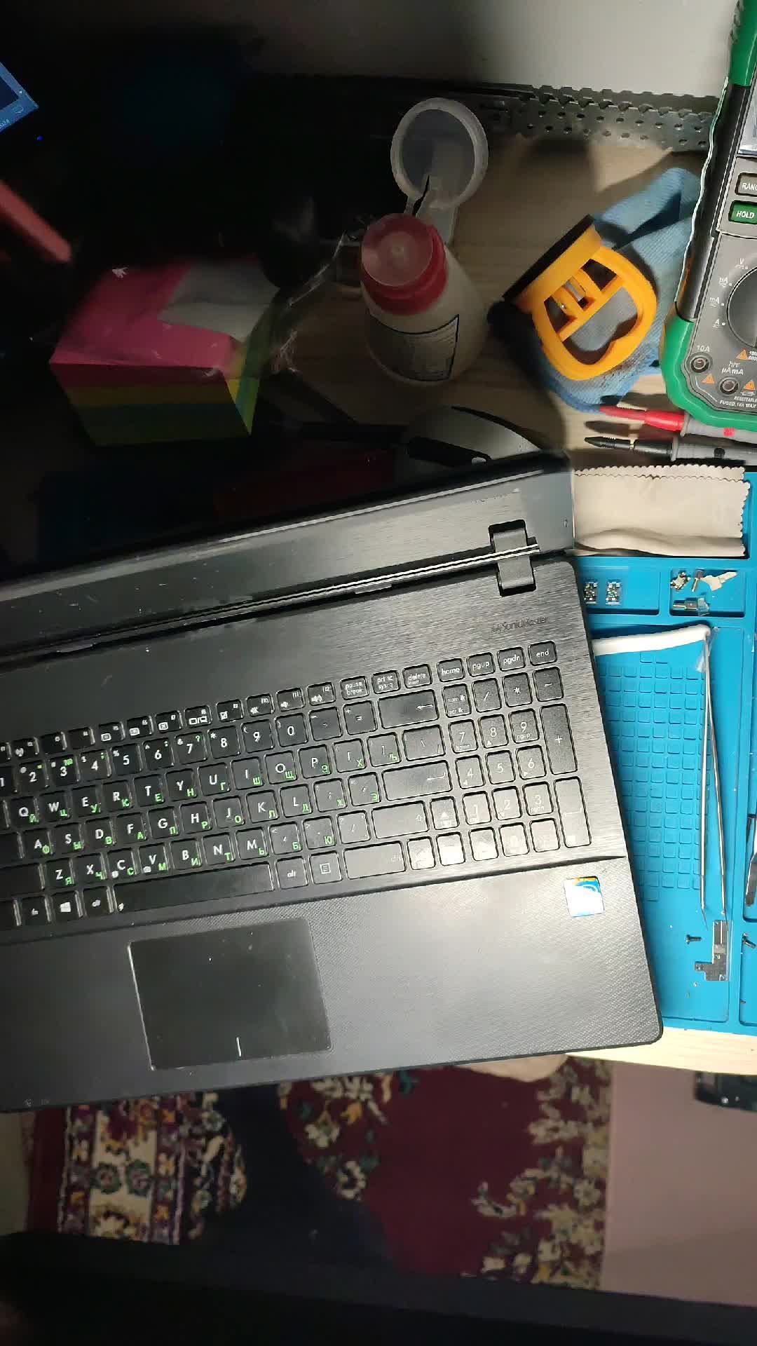 После долго простоя мой ноутбук не включается.
Пытаюсь оживить...