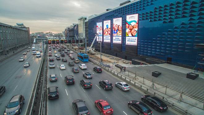 Реклама на медиафасаде ТРЦ Ривьера