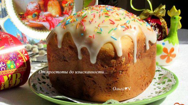 Кулич с разноцветными цукатами