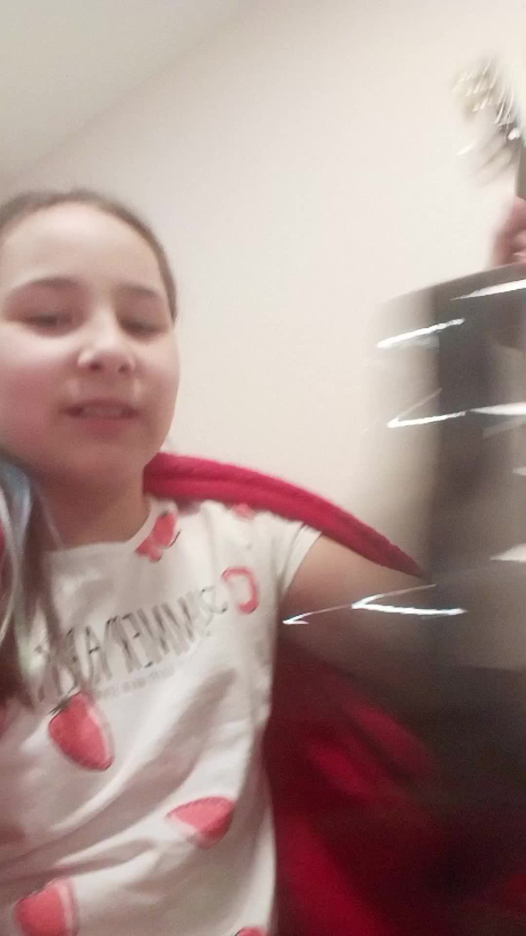 играю на гитаре