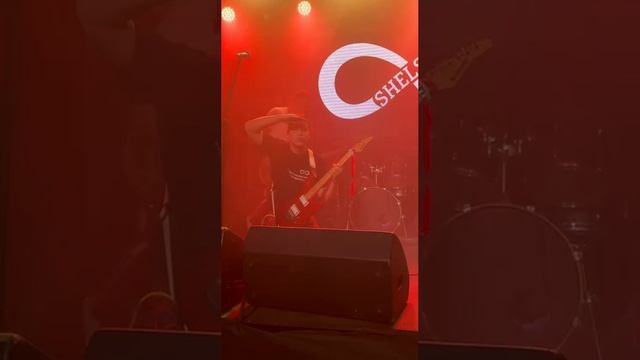 Заводы стоят, одни музыканты в стране. Но эти особенные!