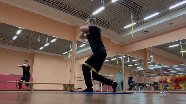 Ножницы и Выпады шагами вперёд без/с минибэндом (BODYWEIGHT/RESISTANCE BAND WALKING LUNGE)