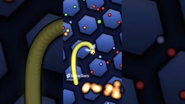 Мне получилось убить большого змея #slitherio.mp4