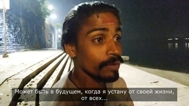 Варанаси. Кормить собак - хорошая карма. Что находится за Маникарникой? Почем дрова?