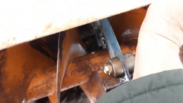 Чистим тяжёлый снег с помощью вибрации снегоуборщика..mp4