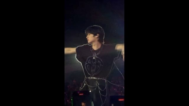 новое видео со стрей кидс
