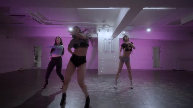 LISA - MOONLIT FLOOR _ FUNKY Y x SMOODY (Choreography)