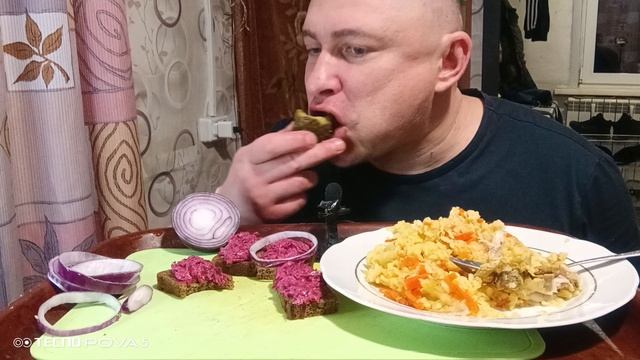 мукбанг/обжор/ризотто с бутербродами/mukbang/devoured/