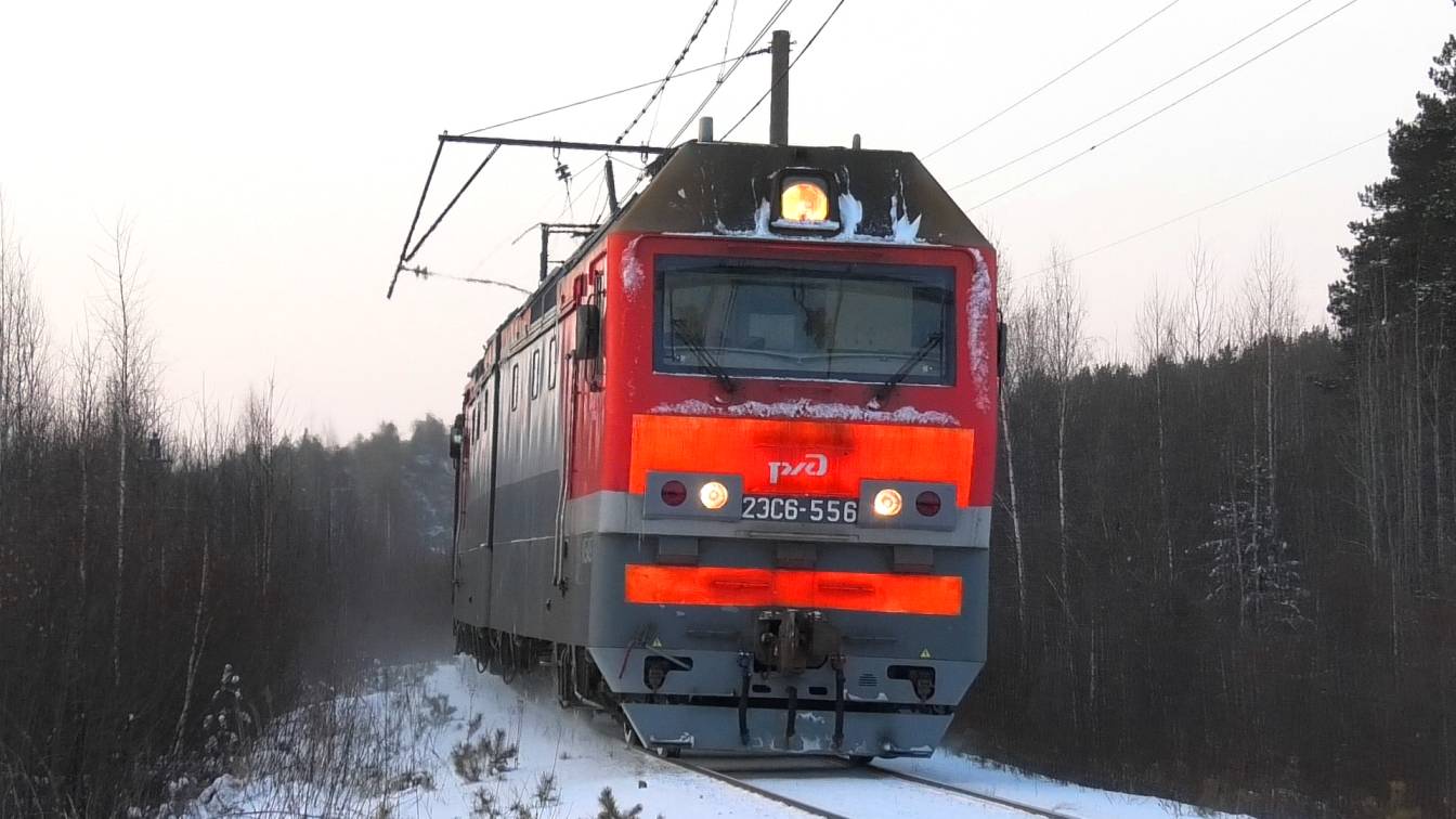 2ЭС6-556 "Синара" с грузовым поездом