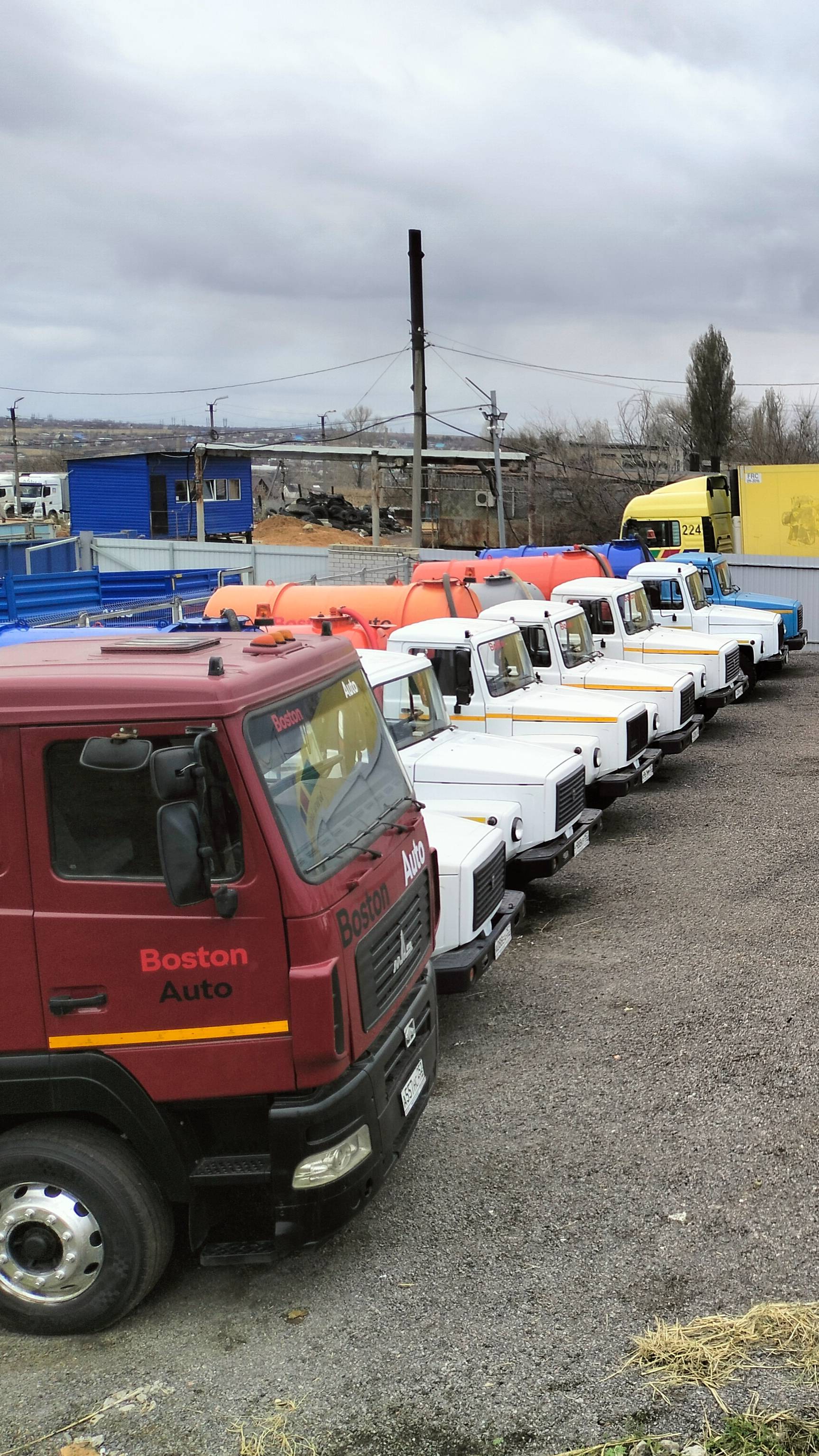 В продаже огромный выбор ассенизаторов и самосвалов. Автосалон Boston Auto в Волгоград