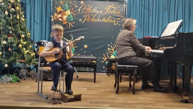 Дмитриев Степан (7 лет).
обработка на тему песни В. Шаинского "В траве сидел кузнечик" Г. Шишкина