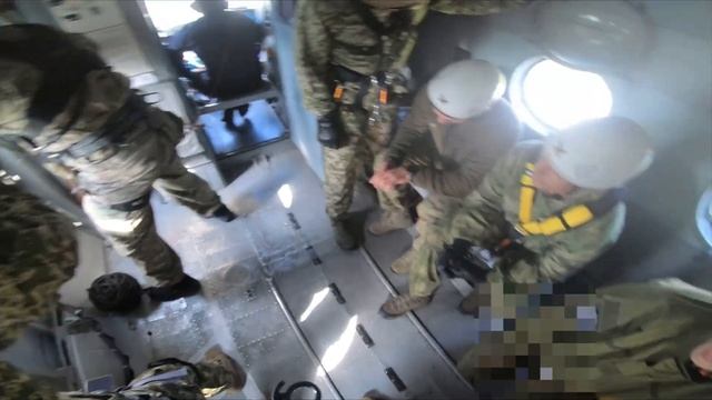 Беспарашютное десантирование bullet team #zvo #сво #715 #military #tactical #вертолёт