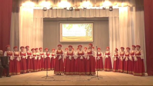 "Сибирский ленок"
исполняет Пудожский народный хор Республика Карелия 
запевают 
Ольга Курбатова ;