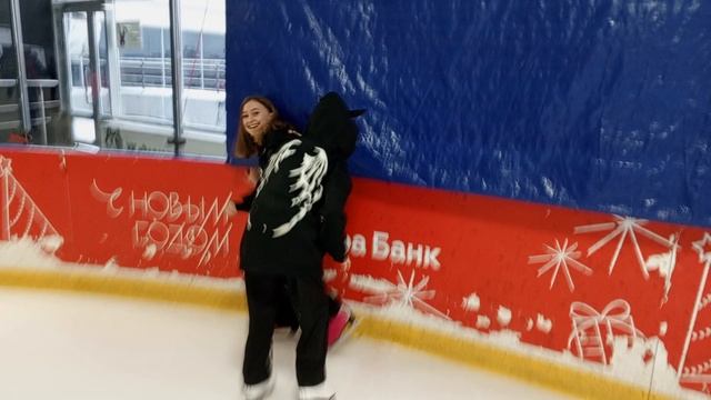 с Викой на катке.