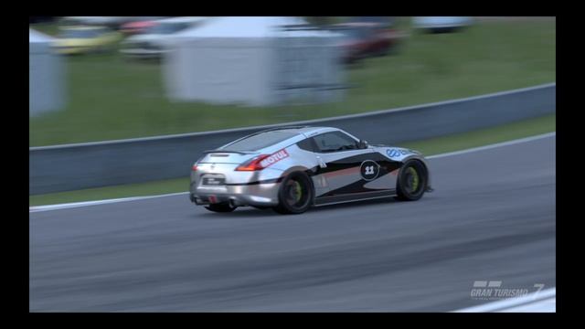 Gran Turismo™ Nissan Z повтор с  La Ferrari