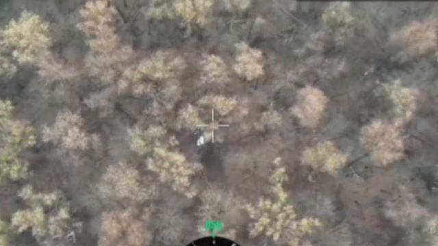 Операторы БпЛА мобильного соединения МТО ВДВ доставляют продовольствие подразделениям на острова...