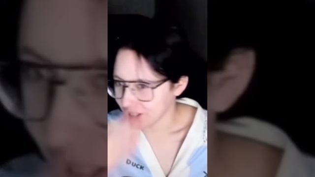 У вас подруга немного не в себе 😂