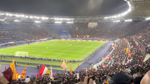 giallorossa e unica questa maglia è magica per me…as roma