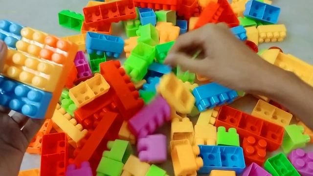 Играем вместе с нами! ЛЕГО КОНСТРУКТОР  - Разнообразие кубиков лего!