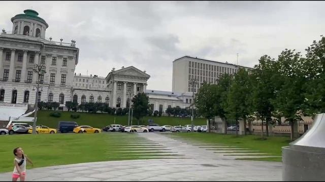 Москва!  Облажался и вернулся домой.