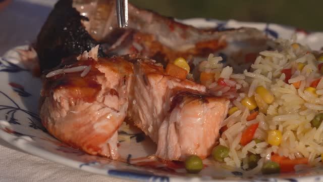 Kənd Həyatı.  Fresh Trout Cooked in a Wood Fired Oven