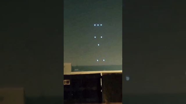 НЛО погружаются в океан