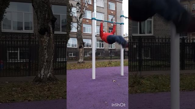 Это дворовый атлетизм !!! ( отожмись от земли - подтянись к небу ) ✌️✌️✌️