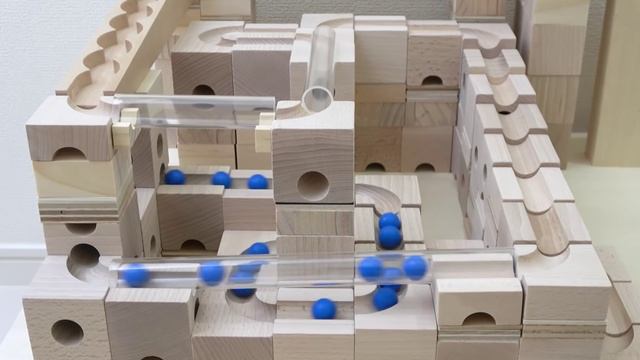 Гонка по мрамору ☆ Пружинное вращение + барьер железнодорожного переезда + дорожка + вращающаяся пла