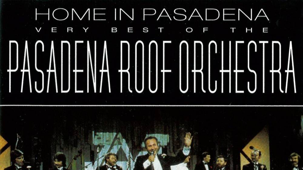 The Pasadena Roof Orchestra - 05. You're Never Fully Dressed Without A Smile