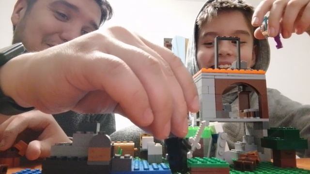 Артур учит папу играть в Minecraft