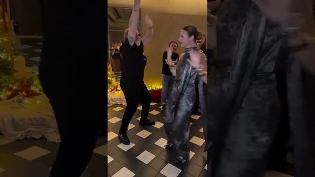 Владимир Пресняков танцует с Подольской