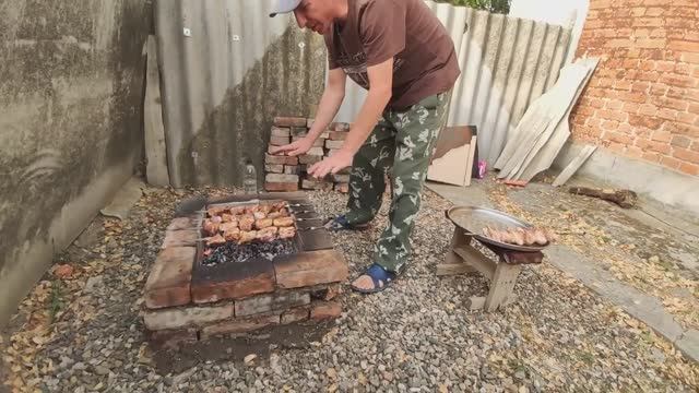 Делаю вкусный шашлык из свинины на новом мангале.