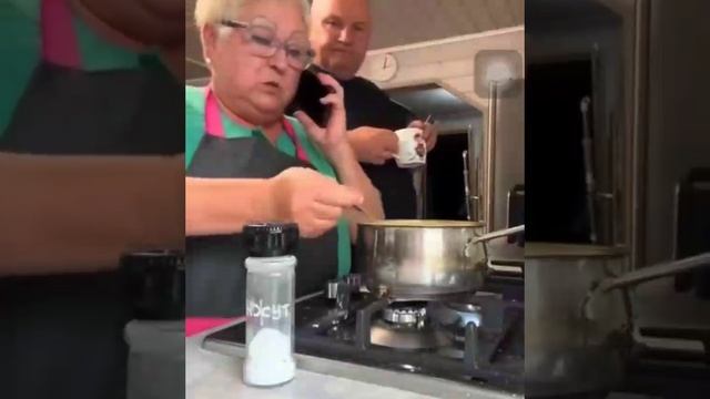 Вова, иди посоли!