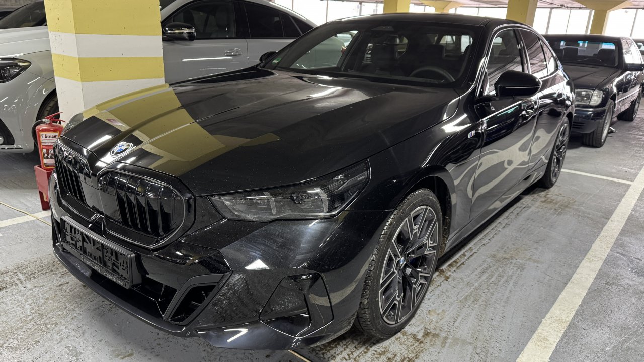 Новый BMW 540d - 303лс, 2024г, цена 15.500.000 рублей.