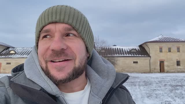 Из старинной конюшни сделали крепость с гостиницей