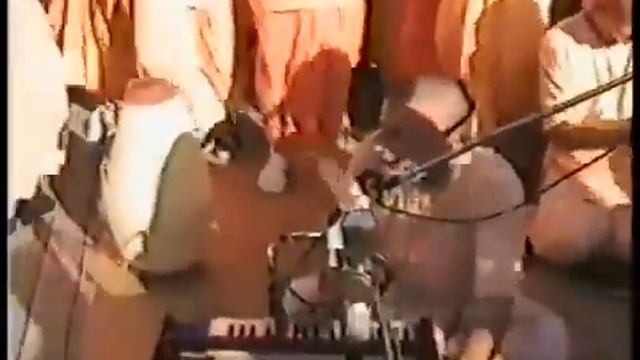 ЕС Шрила Индрадьюмна Свами Владивосток 1993 1994гг Установка Божеств в кафе Церемони часть 4