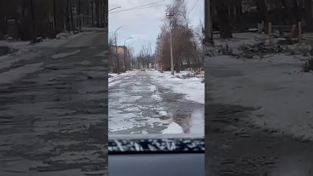 В Красном Сулине улица Чкалова превратилась в одну сплошную лужу.