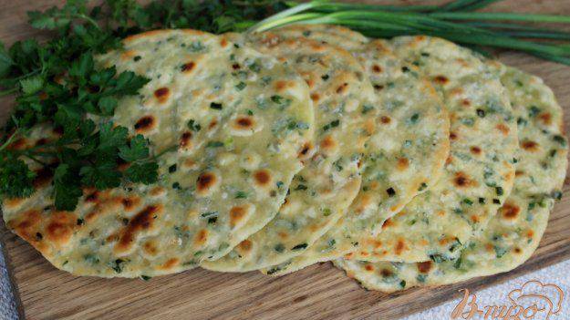 Лепешки с зеленым луком и петрушкой.