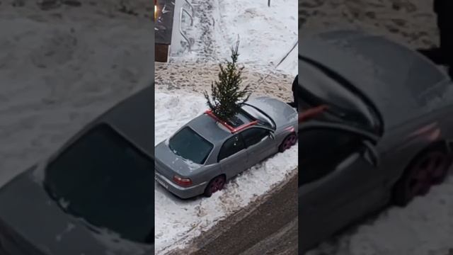 🎄Самый новогодний автомобиль заметили на Пролетарском проспекте в Москве🎄