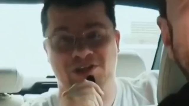 Гарик, а ты смотришь хоккей?