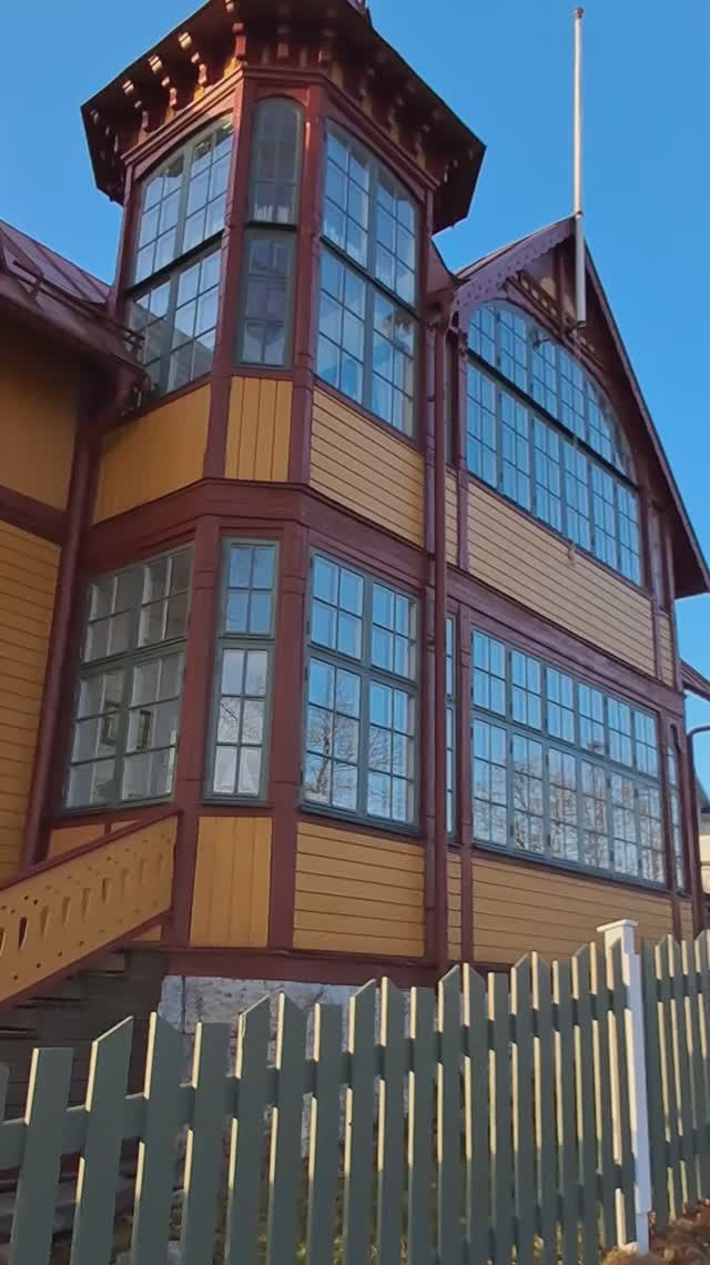 Красивый старый дом эпохи модерна 1895 года в Швеции