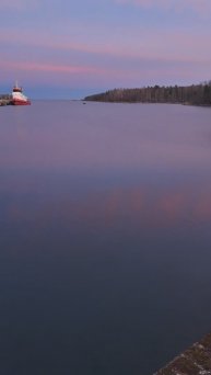 Кораблик. Скамейка мечтаний у моря. Живая атмосферная картинка. Место Швеция.